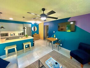 Building Photo - 612 NE 14th Ave