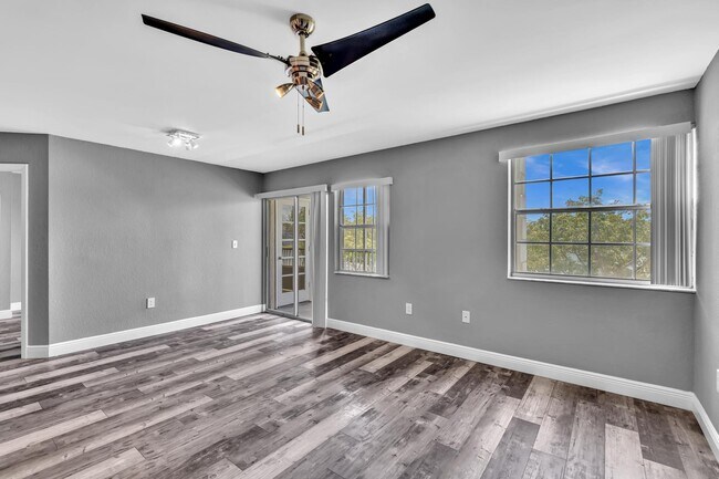 Building Photo - 2850 N Oakland Forest Dr
