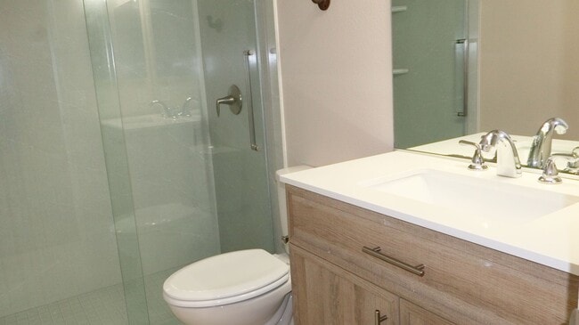 Building Photo - Beautiful 3 bedrooms corner unit condo located in Poway.