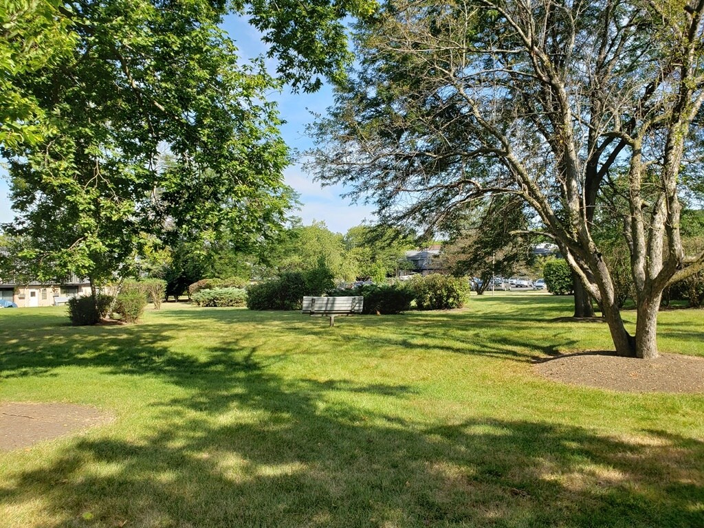 Building Photo - 865 Westmoreland Dr