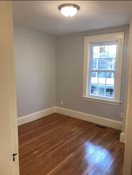 Building Photo - 5 Ellsworth Rd