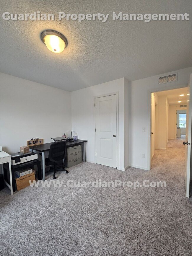 Building Photo - Lake Elmo Townhouse, Newer build, 2 Car Ga...