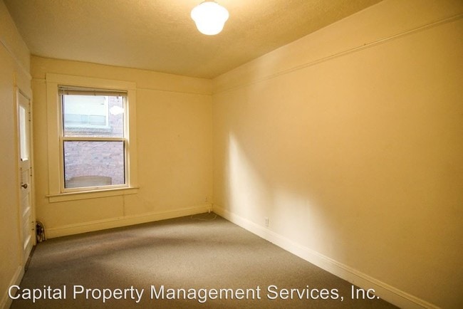 Building Photo - 2167 SW Yamhill St