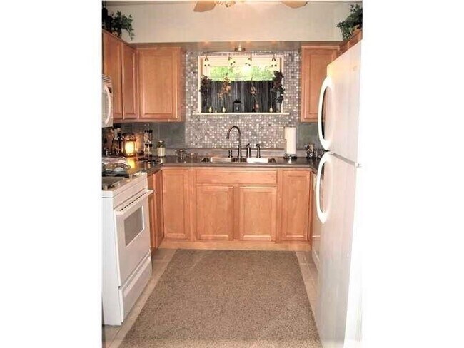 Building Photo - 116 Adams St