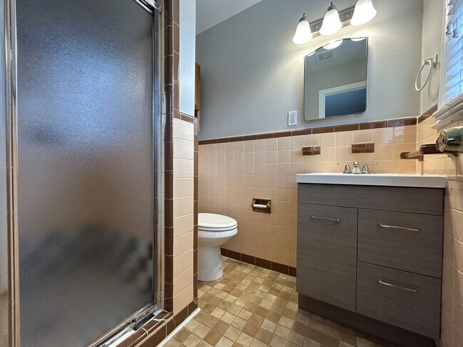 Building Photo - Updated Home near Emory University