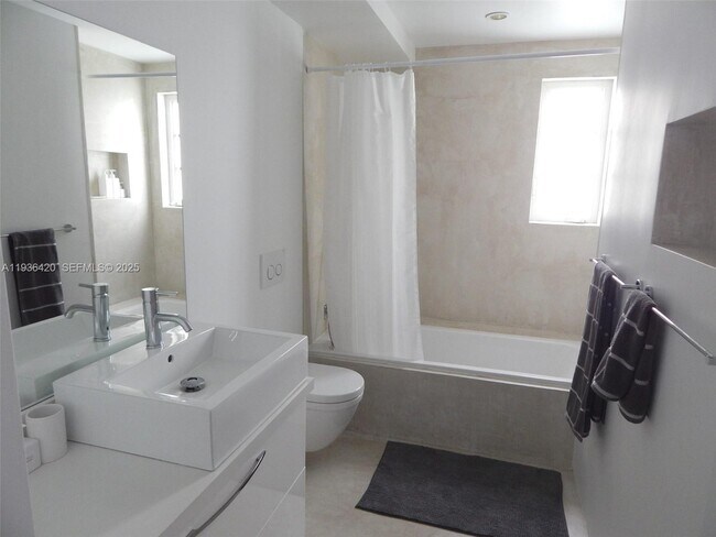 Building Photo - 831 10th St