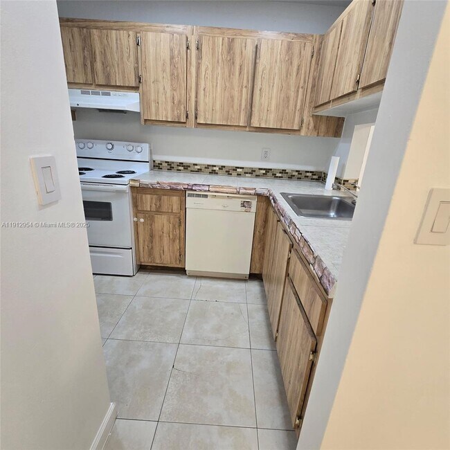 Building Photo - 15332 SW 72nd St