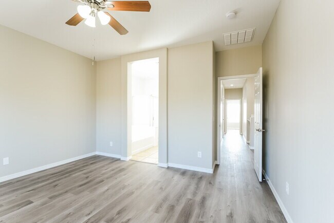 Building Photo - 4536 W Cottontail Rd