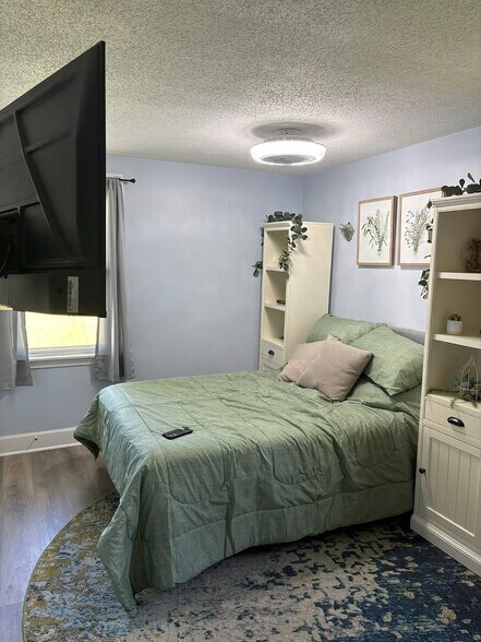 Building Photo - 511 Walton Dr