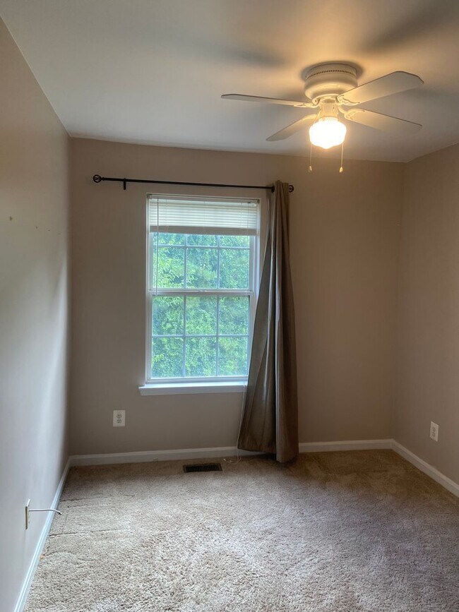 Building Photo - Charming 3 Bedroom/2 Full Bath/2 Half Bath Townhome in Constant Friendship, MD!