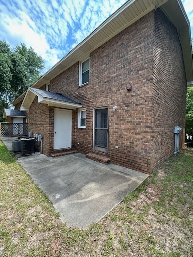 Building Photo - Mallwood- 2 Bedroom, 1.5 Bath Townhouse-$2...