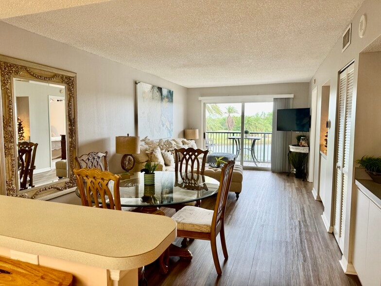 Building Photo - 2320 Terra Ceia Bay Blvd