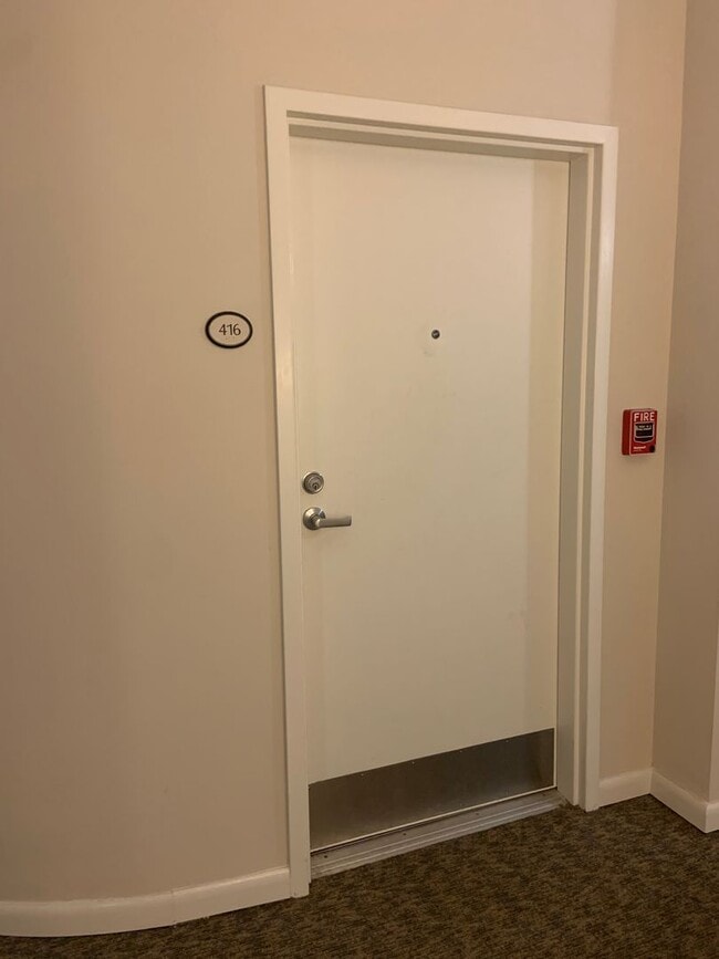 Building Photo - Beautiful 1BR Arbor House Condo Downtown Greensboro