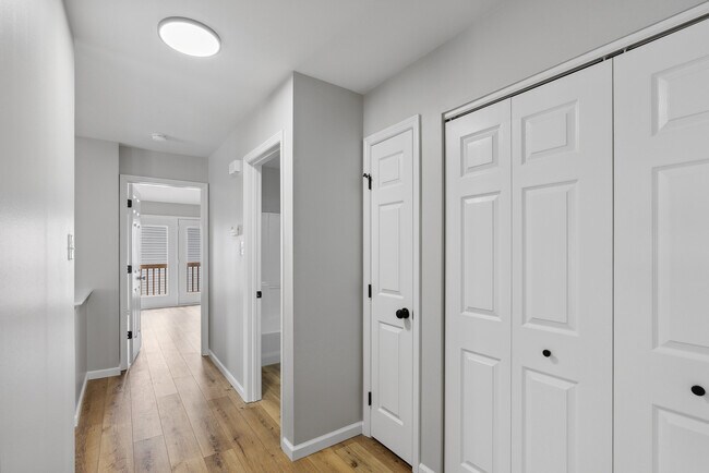 Building Photo - 103 Village Circle Dr