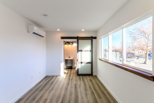 Building Photo - 451 Holcomb Ave