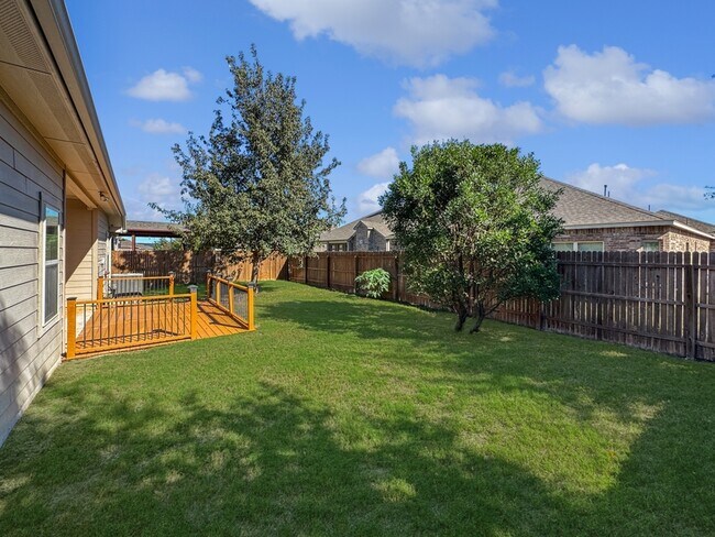 Building Photo - 9002 Monument Parke