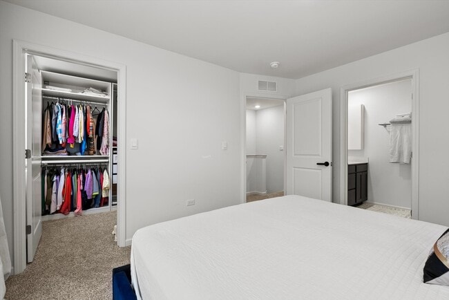 Building Photo - 343 Summit Cir