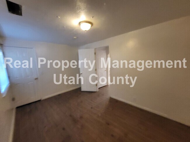 Building Photo - 572 S 1750 E St