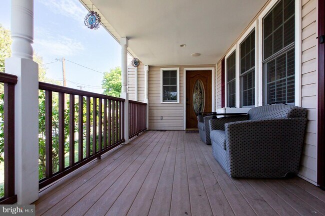 Building Photo - 303 Lincoln Ave