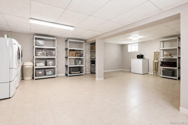 Building Photo - 442 Langley Ave