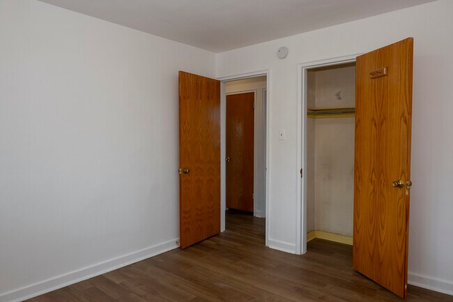 Building Photo - 713 Overhill Dr