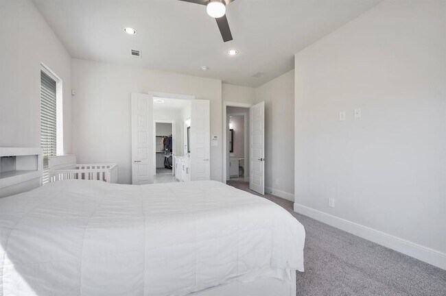 Building Photo - 1405 Gairloch Dr