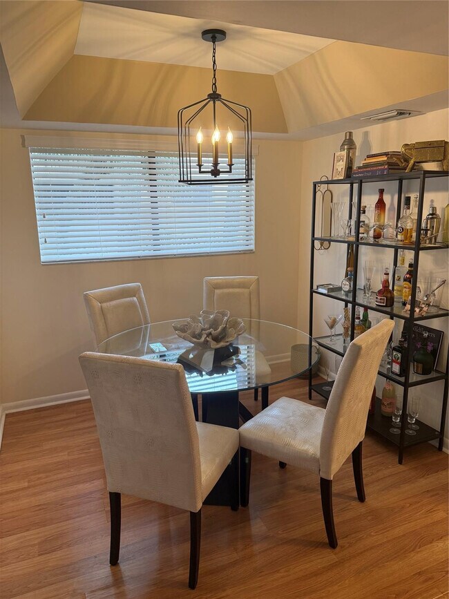 Building Photo - 15126 Ashland St