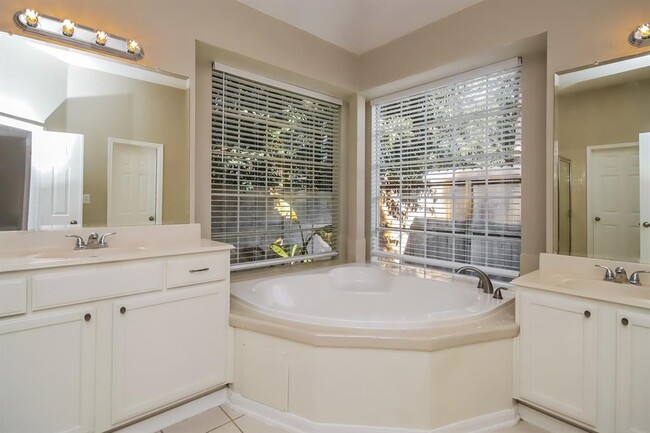 Building Photo - 4022 N Dawn Cypress Ct