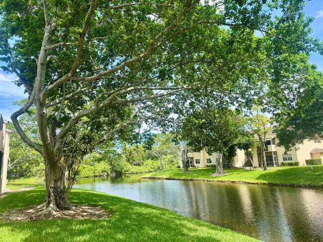 Building Photo - 640 Cypress Club Way