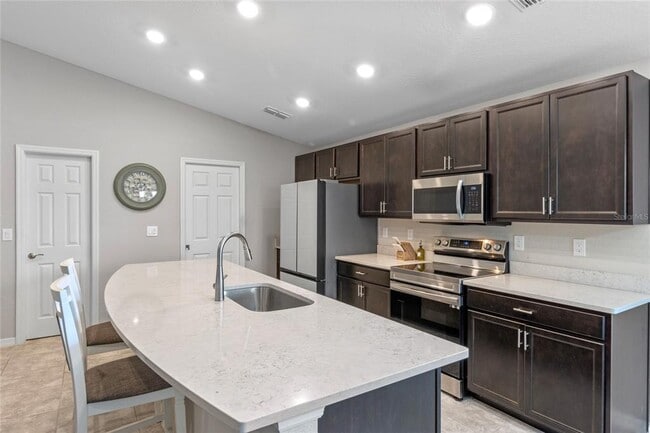 Building Photo - 524 Scenic Blf Blvd