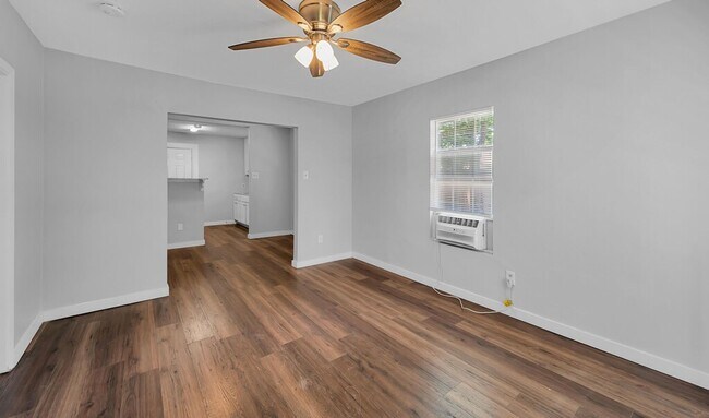 Building Photo - Updated 2 Bedroom Rental with Large Backyard