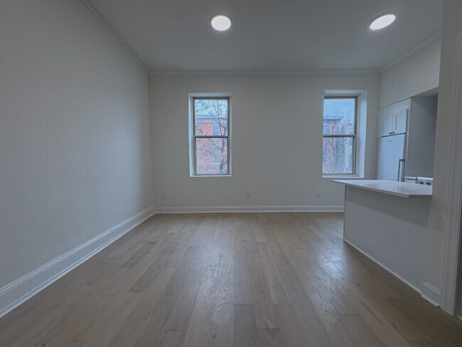 Building Photo - 2039 Green St