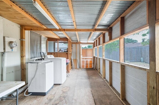Building Photo - 17007 Pastoria Dr