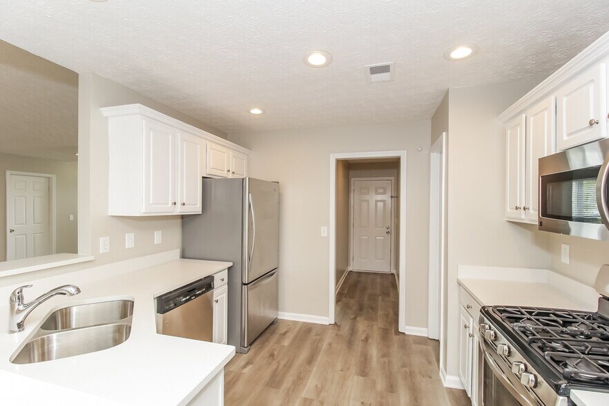 Building Photo - 20 Tavern Green