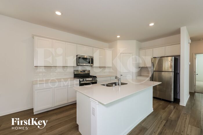 Building Photo - 2548 Northcote Dr