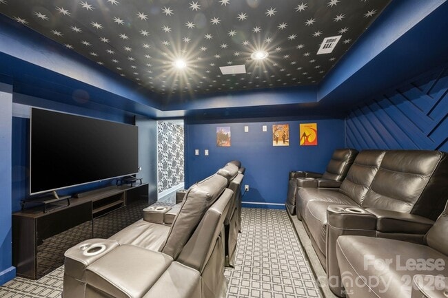 Building Photo - 1124 Dilworth Crescent Row