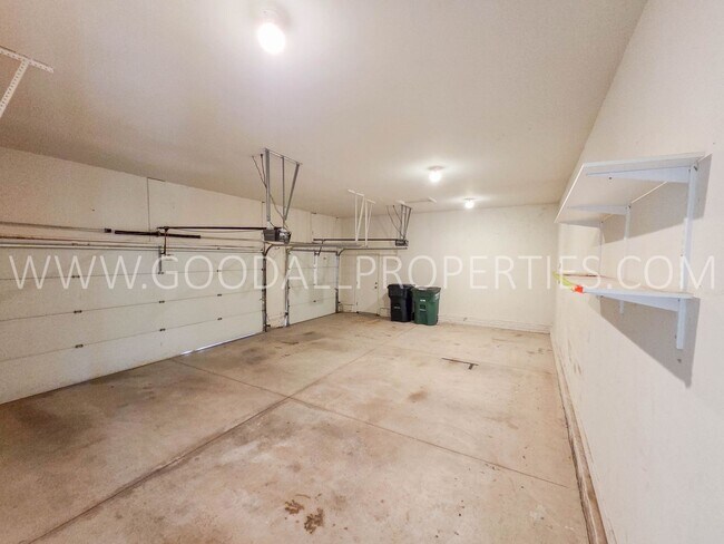Building Photo - END OF SUMMER SPECIAL! $100 Off Rent for the First 6 Months | 4BR Urbandale Home with 3-Car Garage