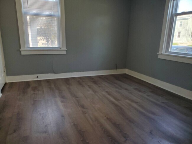 Building Photo - 2104 5th St