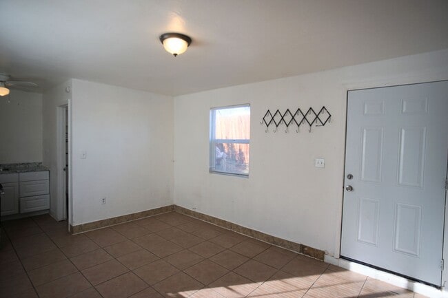 Building Photo - 430 Crawford St