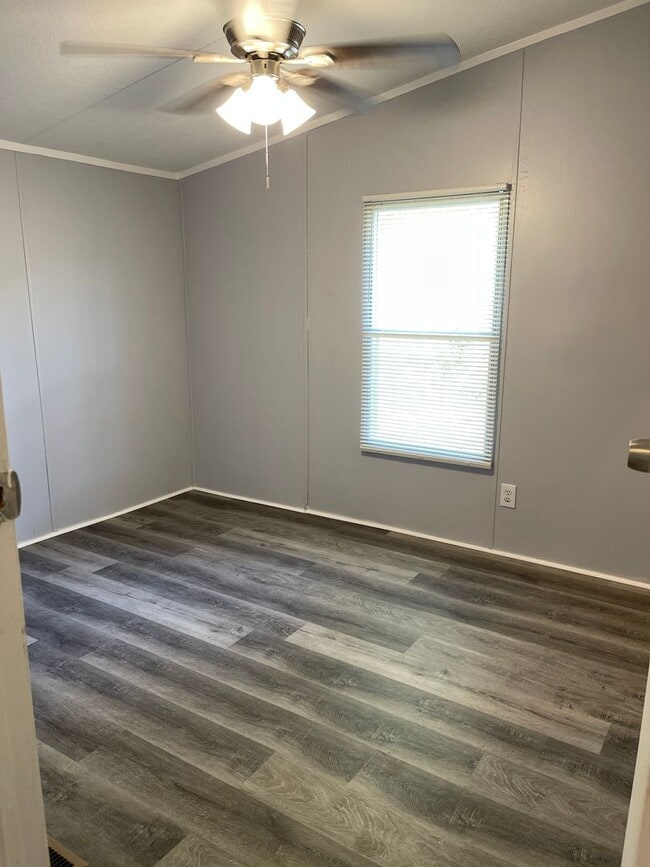 Building Photo - Renovated Home