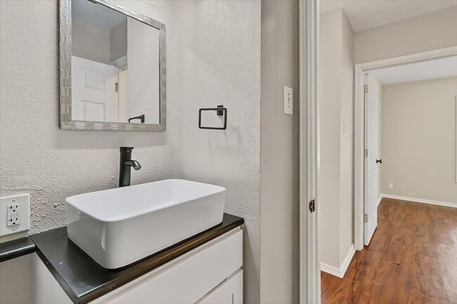 Building Photo - 4729 Prinston- 4bed/1bath- $1,395/month