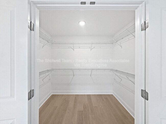 Building Photo - 1724 Bennett Vlg Dr