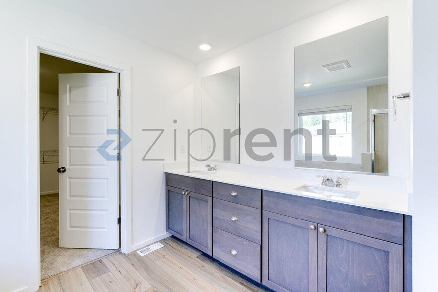 Building Photo - Unit