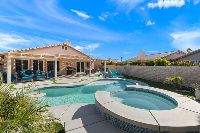 Building Photo - 49771 Lincoln Dr