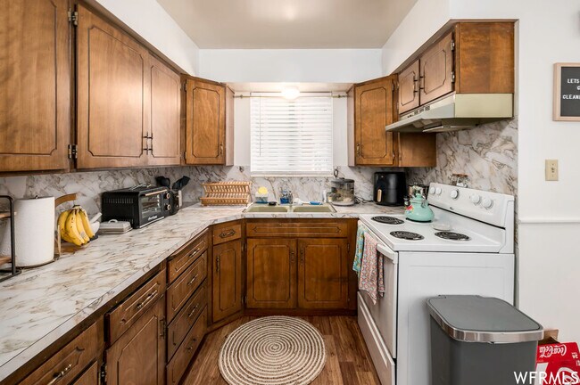 Building Photo - Golden Ridge Apartments