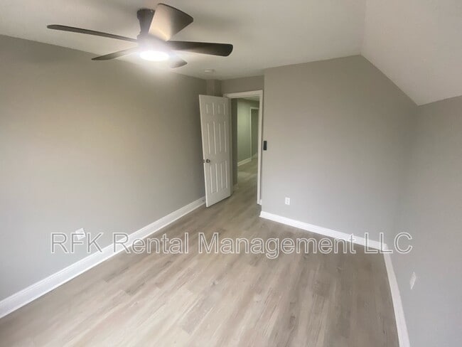 Building Photo - 2224 Langley Ave