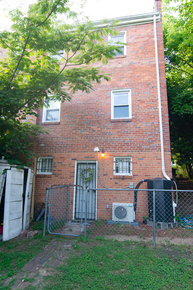 Apartment entrance - 729 Congress St SE