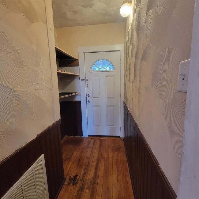 Building Photo - 111 Rodney St