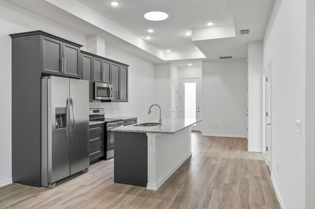 Building Photo - 31 Louvet Ln