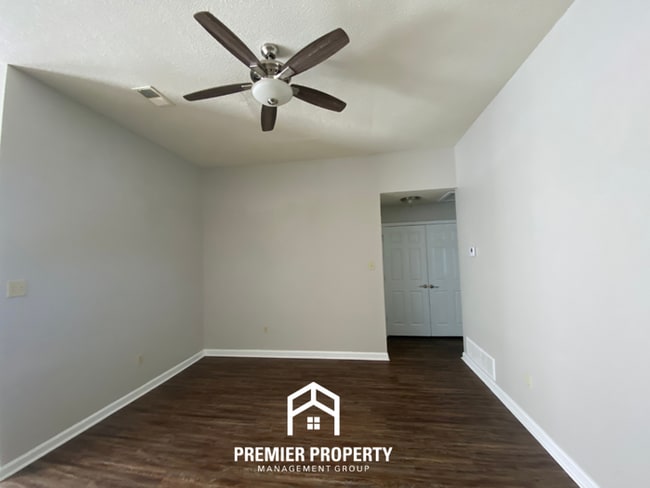 Building Photo - Charming 3BR/2BA Memphis Home with Vaulted Ceilings & Hardwood Floors!